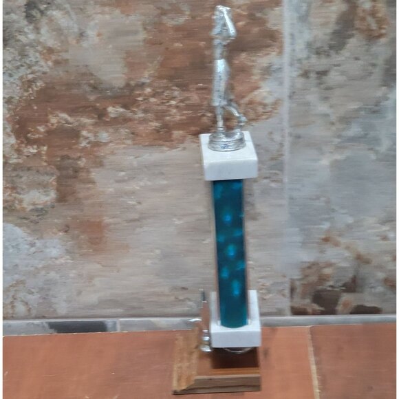 Vintage Golf Trophy Female Golfer Figurine Missing Golf Club - Picture 12 of 13